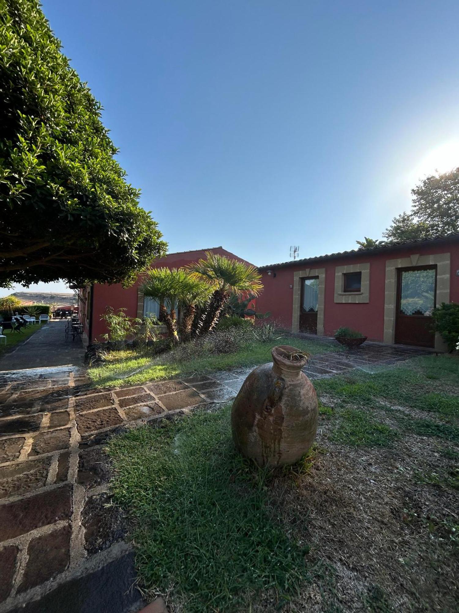 Hotel Borgo Nocchiara Carlentini Exterior foto